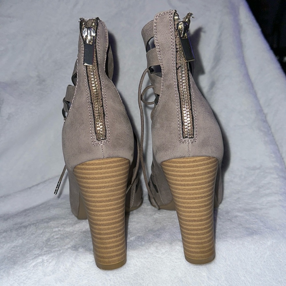 Call It Spring Gray Block 3.5 Heels Size 11 - image 3